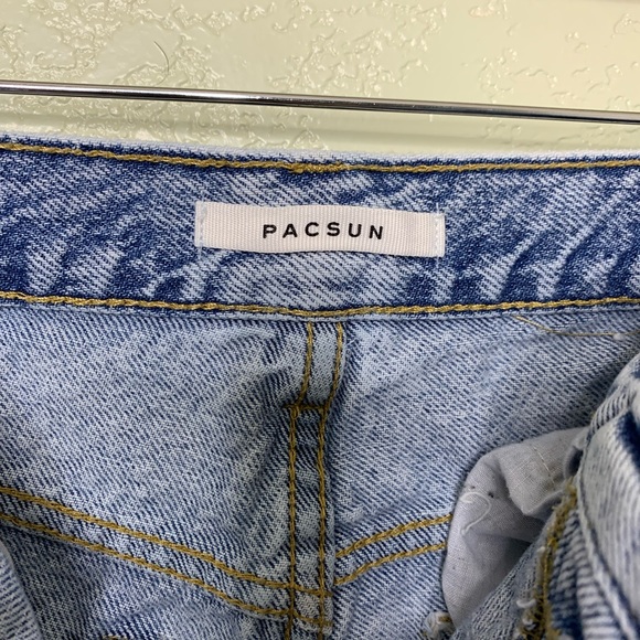 Pacsun Light Wash Vintage High Rise Distressed Denim Shorts Size 25 - Picture 4 of 9